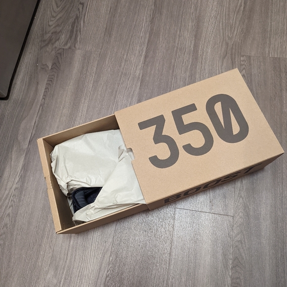 NWT Yeezy Boost 350 V2 onyx New w Tags and box adidas release date June 20 2021 - Picture 10 of 13